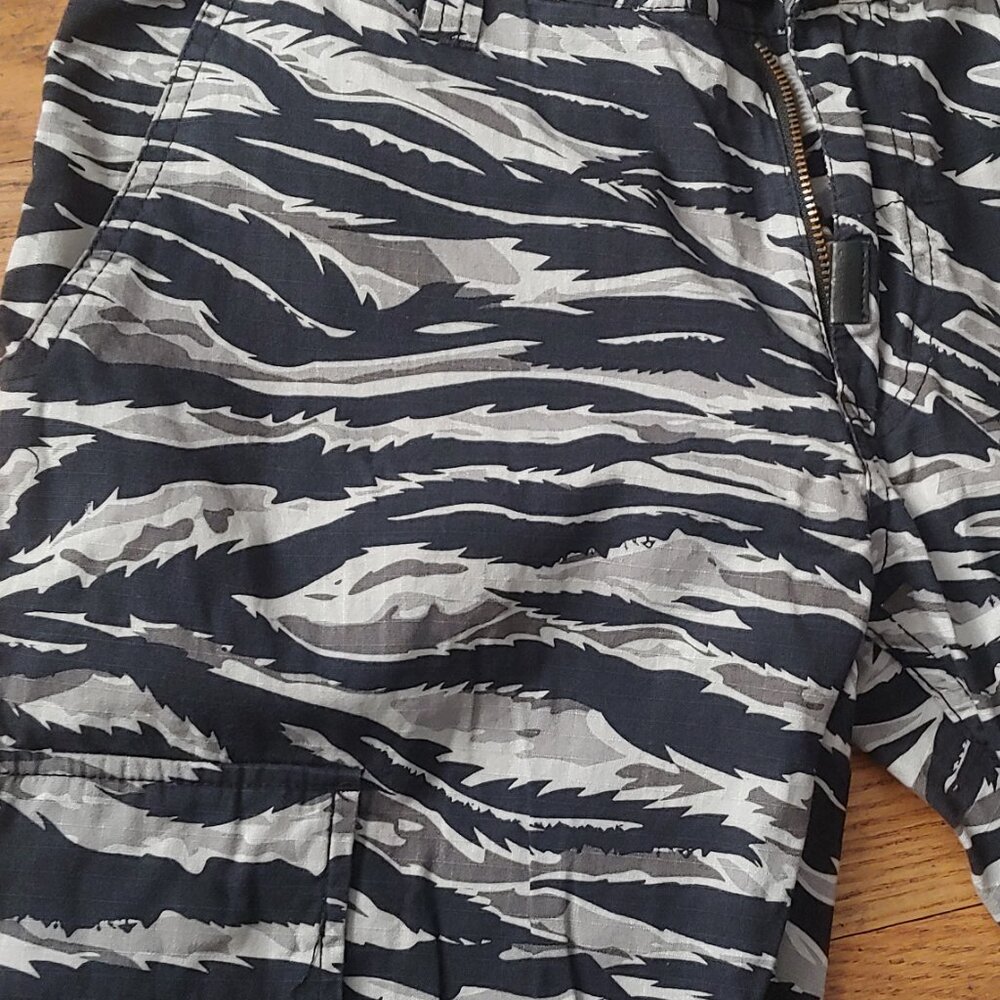 Lrg cargo pants with pattern